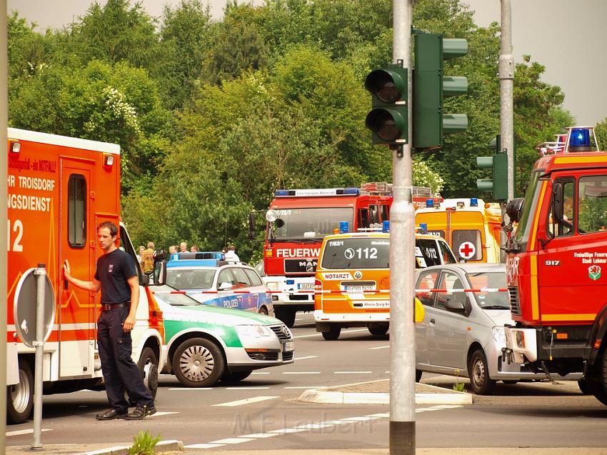 Schwerer Unfall mit Reisebus Lohmar Donrather Dreieck P177.JPG